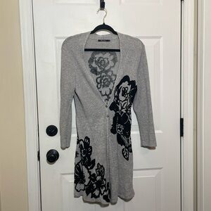 Nie + Zoe Gray & Black Floral Cardigan